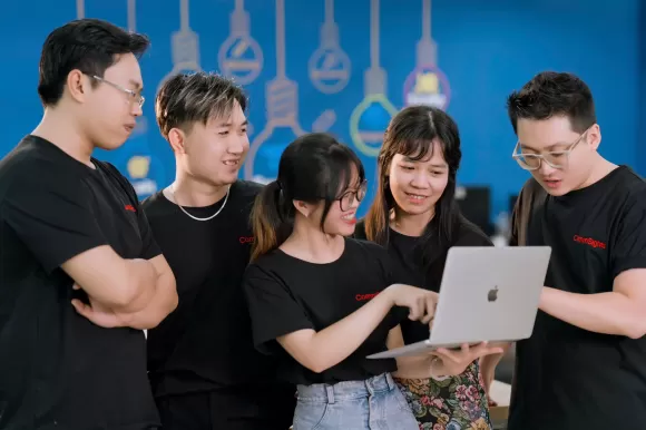 Xu Hướng Social Listening 2025: AI Dẫn Đầu Cuộc Cách Mạng Đo Lường Thương Hiệu