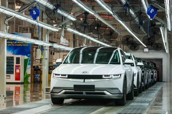 TRUYỀN THÔNG NỔI BẬT NGÀNH AUTOMOTIVE NĂM 2025